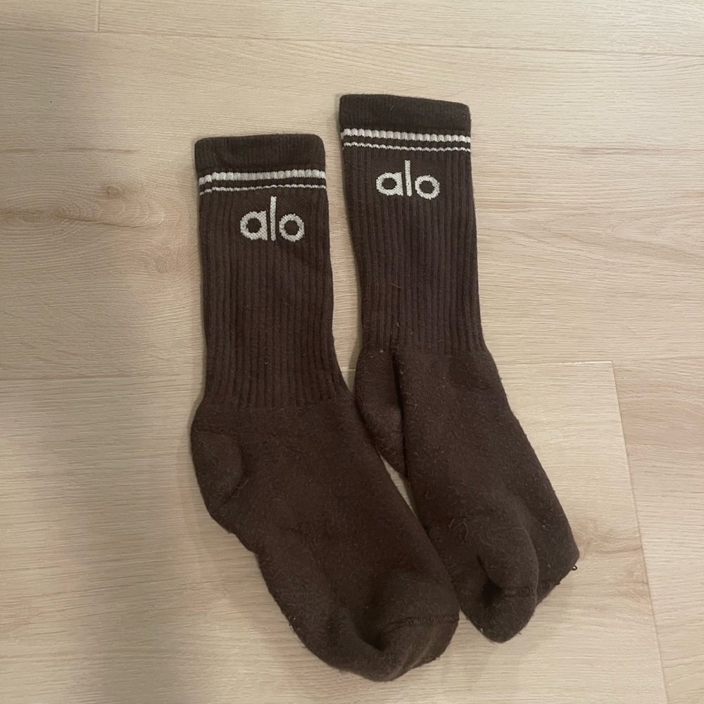ALO Yoga Dark Brown Casual Socks
